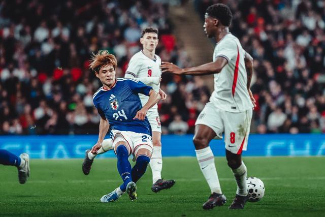 美因茨主帅：我祝贺了佐野海舟，在温布利击败英格兰很了不起