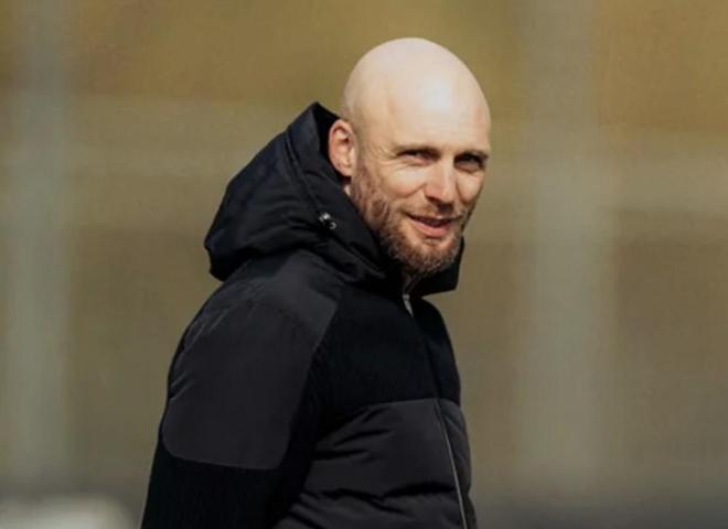 布克：和施洛特贝克的交流很愉快；他的言论不是批评多特和我